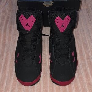Jordan True Flight Black/Fuschia Size 7